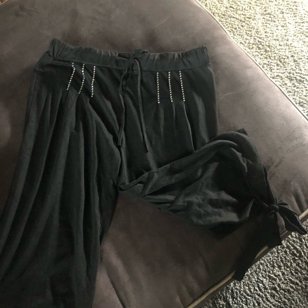 Cute pants. Fall right below the knee. - Picture 5 of 7